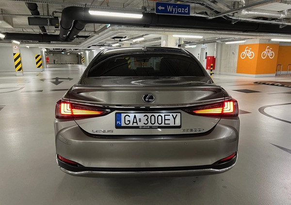 Lexus ES cena 135000 przebieg: 47000, rok produkcji 2019 z Wrocław małe 667